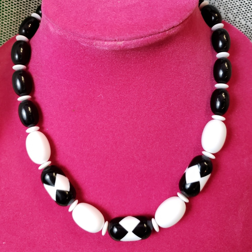 Vintage black color block lucite beaded necklace